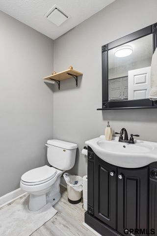 901 Sally Street, Papillion, NE 68046