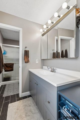 901 Sally Street, Papillion, NE 68046