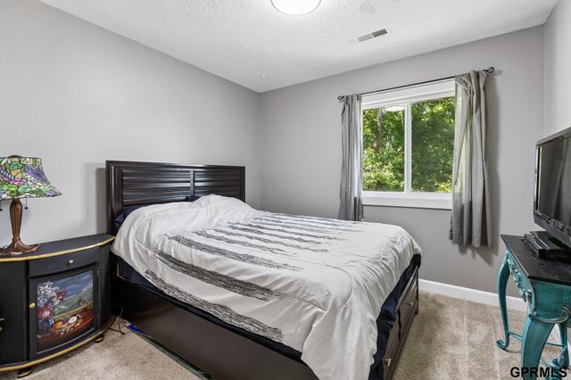 901 Sally Street, Papillion, NE 68046