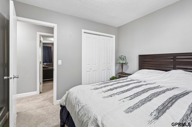 901 Sally Street, Papillion, NE 68046