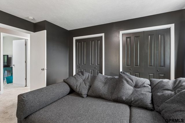 901 Sally Street, Papillion, NE 68046