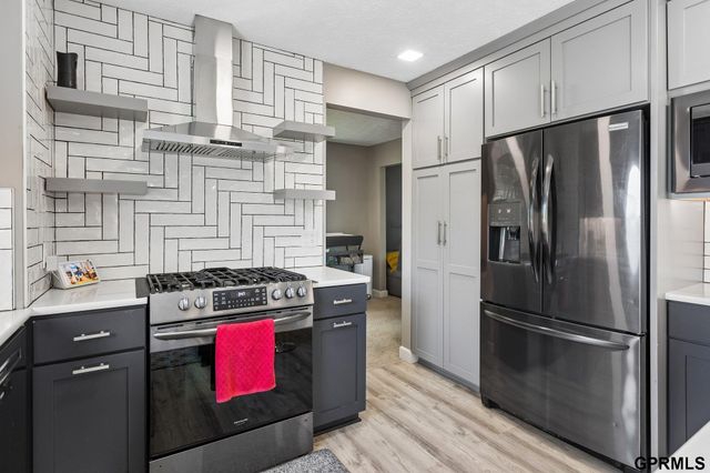 901 Sally Street, Papillion, NE 68046