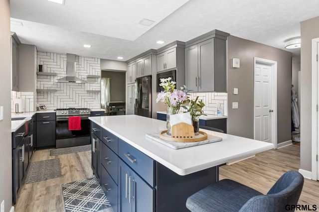 901 Sally Street, Papillion, NE 68046