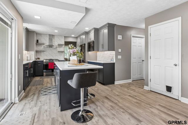 901 Sally Street, Papillion, NE 68046