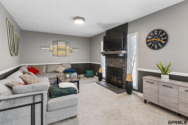 901 Sally Street, Papillion, NE 68046