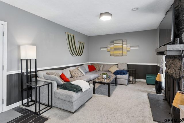 901 Sally Street, Papillion, NE 68046