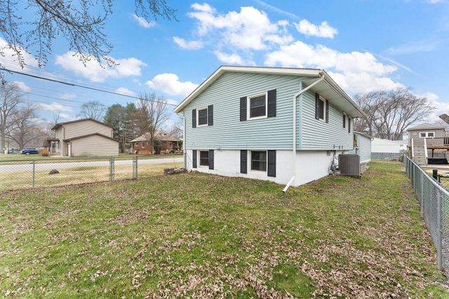 1702 Broadway Avenue, Chesterton, IN 46304