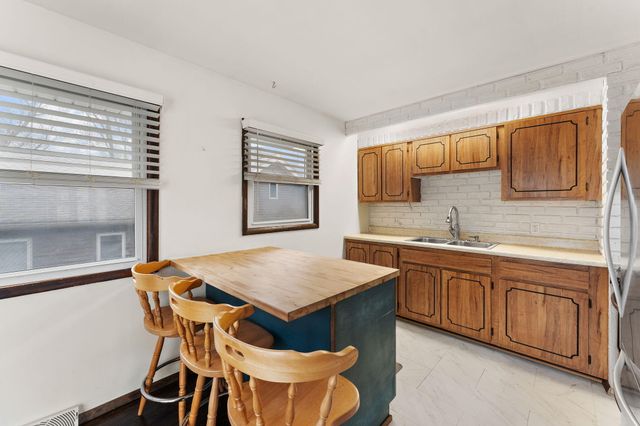 1702 Broadway Avenue, Chesterton, IN 46304