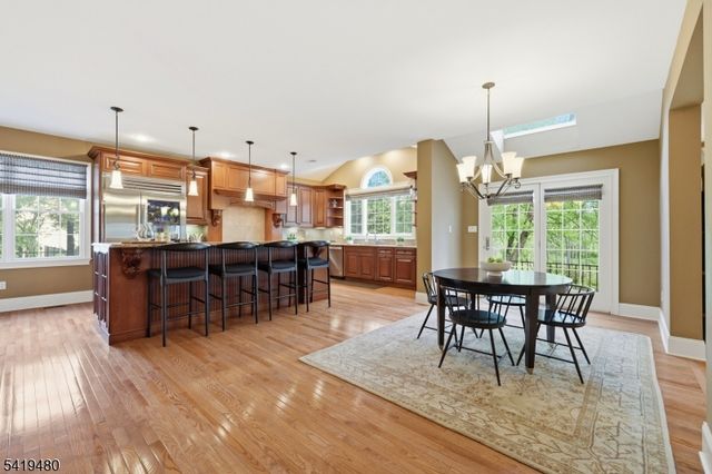 8 Ridgeline Dr, Washington Twp., NJ 07853
