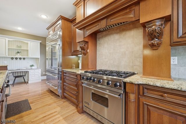 8 Ridgeline Dr, Washington Twp., NJ 07853