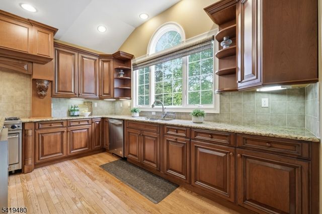 8 Ridgeline Dr, Washington Twp., NJ 07853