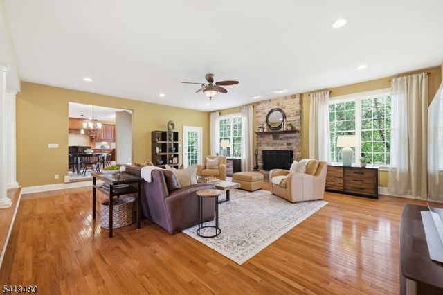 8 Ridgeline Dr, Washington Twp., NJ 07853