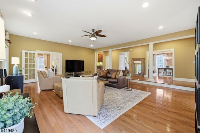 8 Ridgeline Dr, Washington Twp., NJ 07853