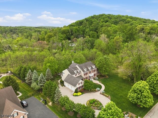 8 Ridgeline Dr, Washington Twp., NJ 07853