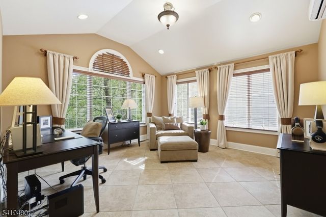 8 Ridgeline Dr, Washington Twp., NJ 07853