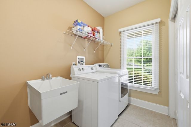 8 Ridgeline Dr, Washington Twp., NJ 07853