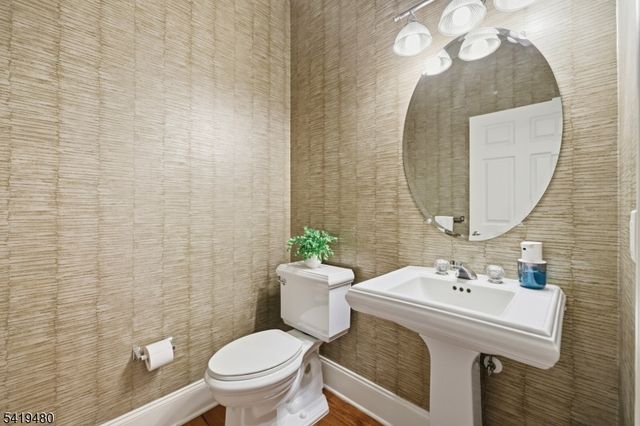 8 Ridgeline Dr, Washington Twp., NJ 07853
