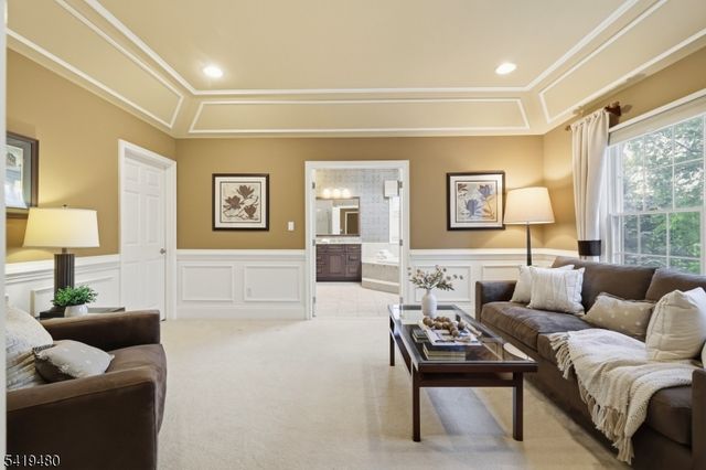 8 Ridgeline Dr, Washington Twp., NJ 07853