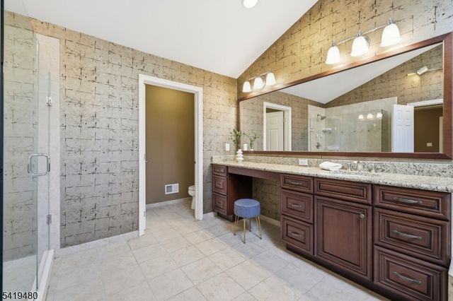 8 Ridgeline Dr, Washington Twp., NJ 07853