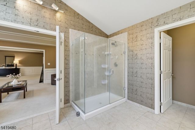 8 Ridgeline Dr, Washington Twp., NJ 07853