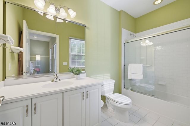 8 Ridgeline Dr, Washington Twp., NJ 07853