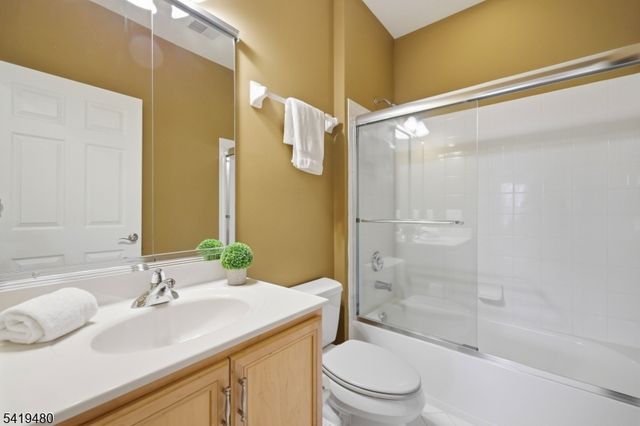 8 Ridgeline Dr, Washington Twp., NJ 07853