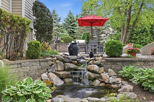 8 Ridgeline Dr, Washington Twp., NJ 07853