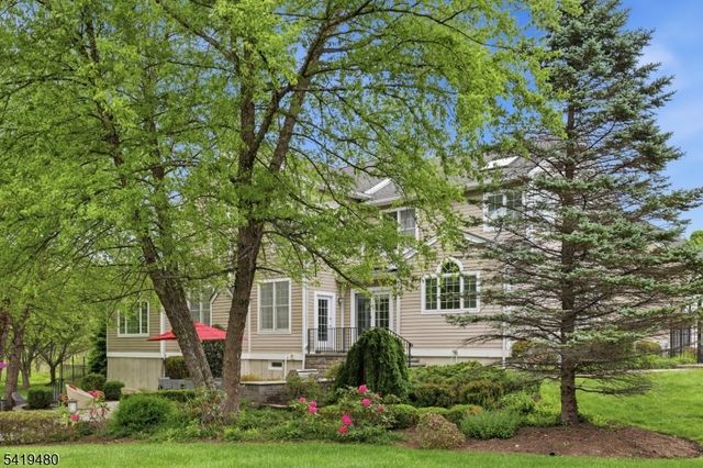 8 Ridgeline Dr, Washington Twp., NJ 07853