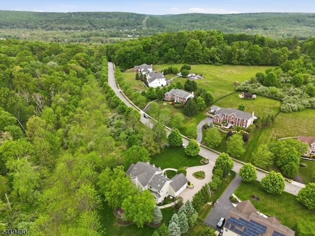 8 Ridgeline Dr, Washington Twp., NJ 07853