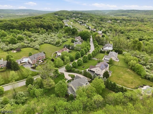 8 Ridgeline Dr, Washington Twp., NJ 07853