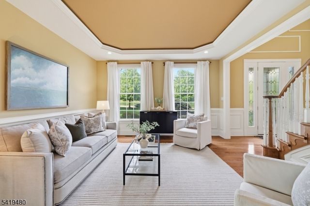 8 Ridgeline Dr, Washington Twp., NJ 07853