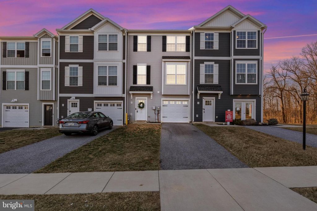 6 HUDSON BLVD, Red Lion, PA 17356