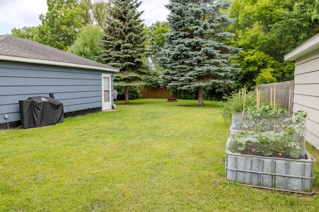 421 S 18th Street S, Moorhead, MN 56560
