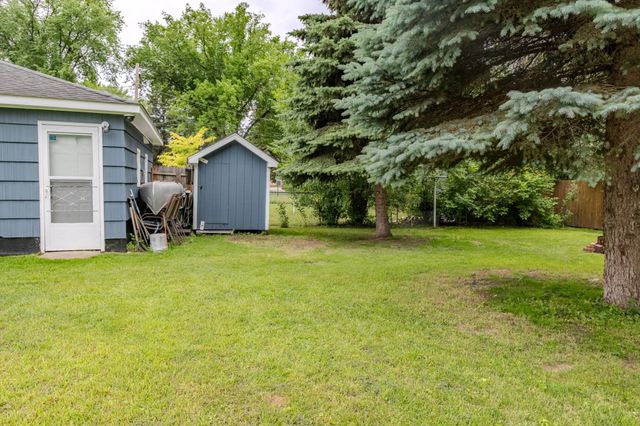 421 S 18th Street S, Moorhead, MN 56560
