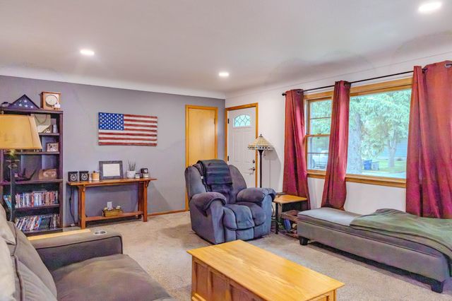 421 S 18th Street S, Moorhead, MN 56560
