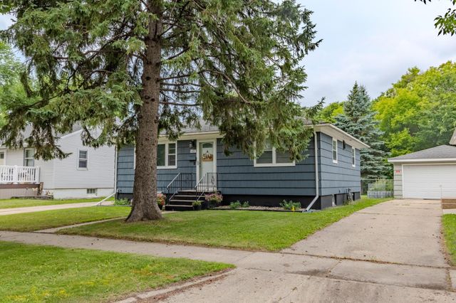 421 S 18th Street S, Moorhead, MN 56560