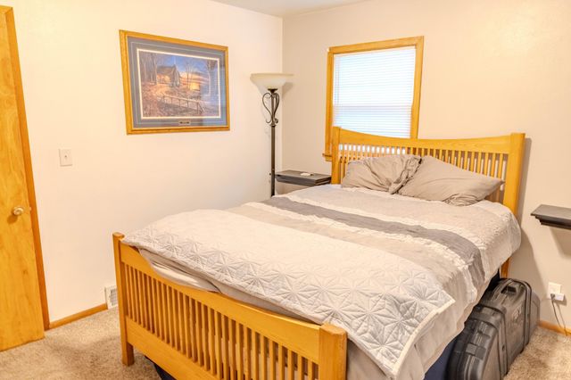 421 S 18th Street S, Moorhead, MN 56560