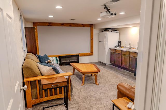 421 S 18th Street S, Moorhead, MN 56560