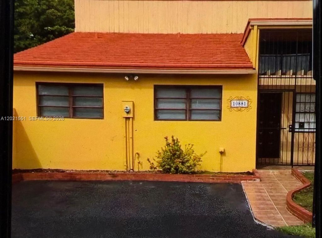 10881 SW 24th Ter 10881, Miami, FL 33165