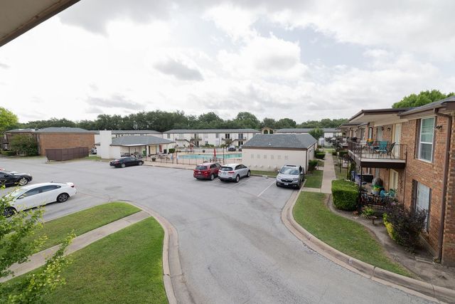 4042 Ridglea Country Club Drive 1107, Fort Worth, TX 76126