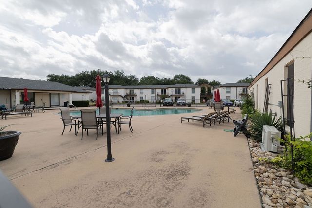 4042 Ridglea Country Club Drive 1107, Fort Worth, TX 76126