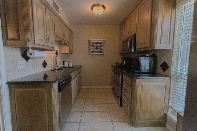 4042 Ridglea Country Club Drive 1107, Fort Worth, TX 76126