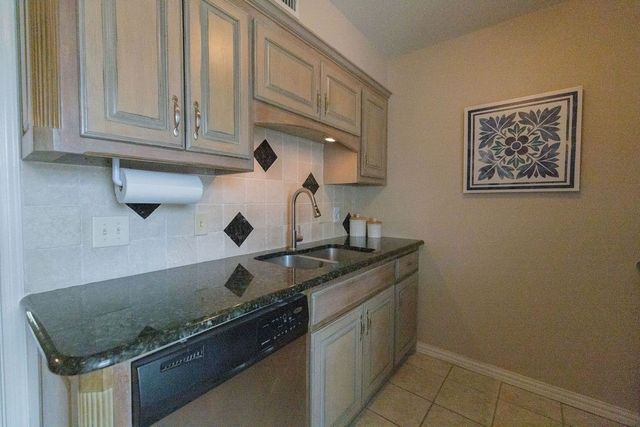 4042 Ridglea Country Club Drive 1107, Fort Worth, TX 76126
