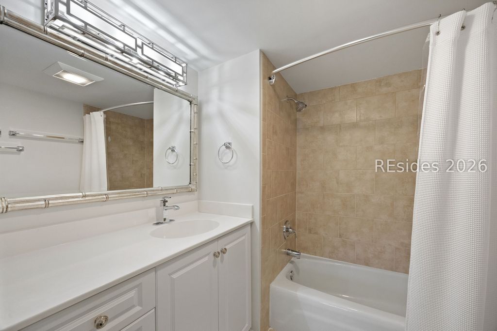 Image 17 of property listing at 85 Folly Field Rd Apt 134, Hilton Head Island, SC 29928