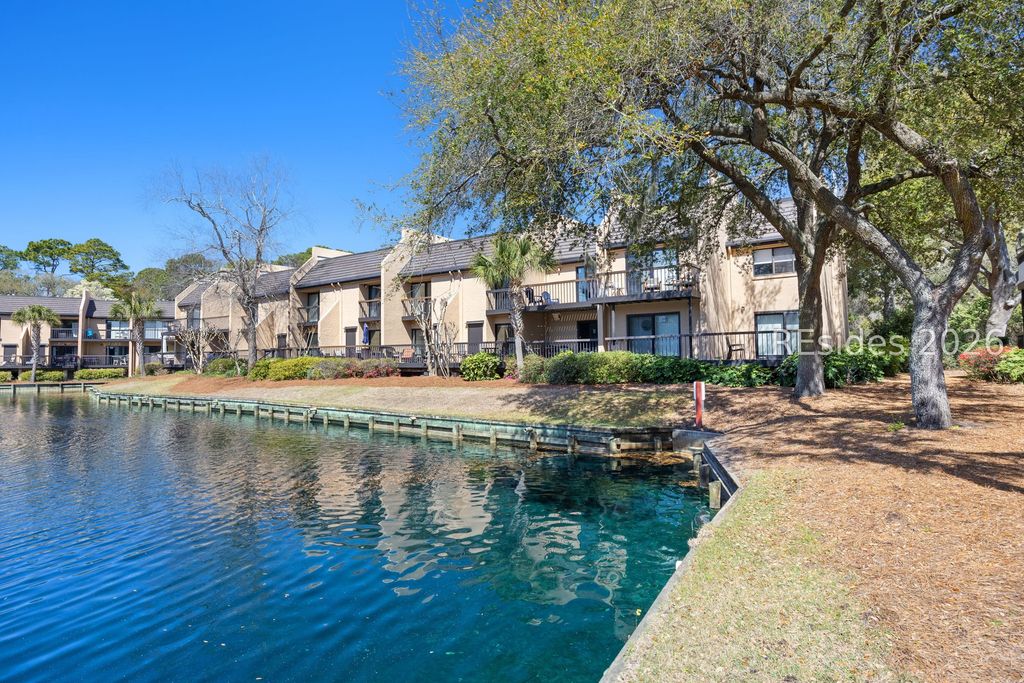 Image 24 of property listing at 85 Folly Field Rd Apt 134, Hilton Head Island, SC 29928