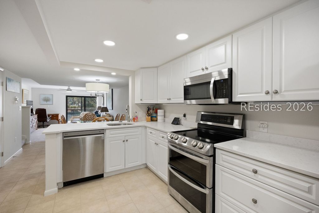 Image 5 of property listing at 85 Folly Field Rd Apt 134, Hilton Head Island, SC 29928