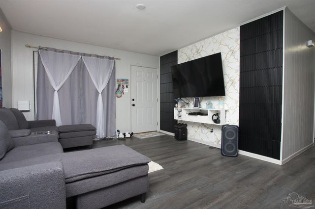 925 Twinbrook Ave, Pensacola, FL 32505