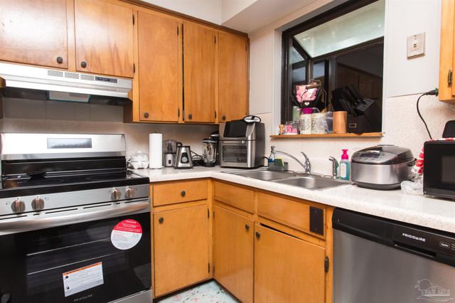 925 Twinbrook Ave, Pensacola, FL 32505