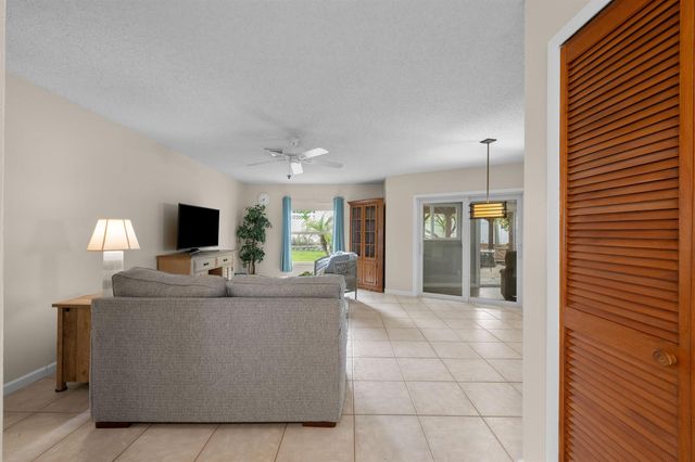 8974 SE Bobo Court, Hobe Sound, FL 33455