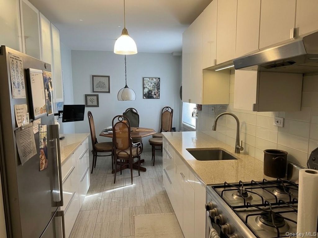 74-45 Yellowstone Boulevard 5E, Rego Park, NY 11374 — photo 3
